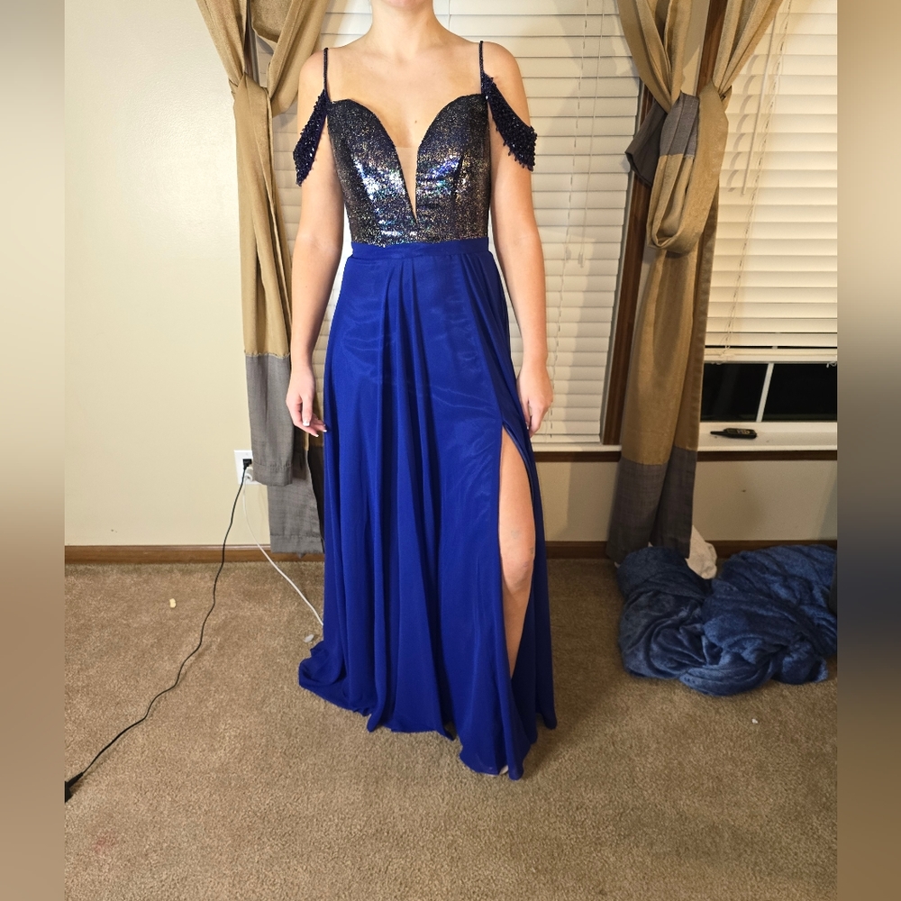 Formal dress size 6. New without tags. Bought and never wore.